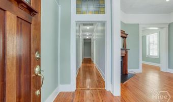 17 E 33rd St, Savannah, GA 31401