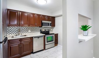 6155 EDSALL Rd B, Alexandria, VA 22304