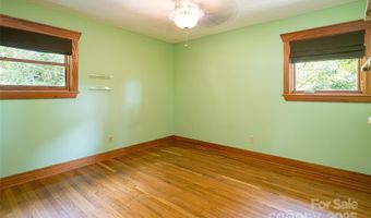 40 Governors View Rd, Asheville, NC 28805