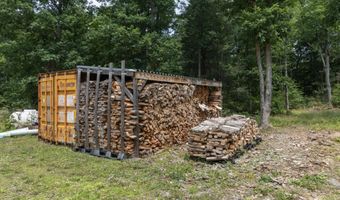 13 Woodridge Dr, Barkhamsted, CT 06063