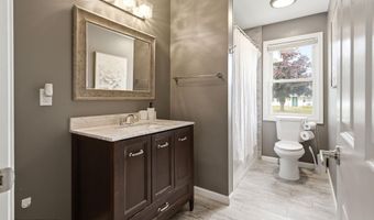 32 Edison St, Bayville, NJ 08721