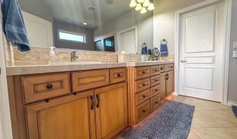 1408 Riverwood Dr, Bismarck, ND 58504
