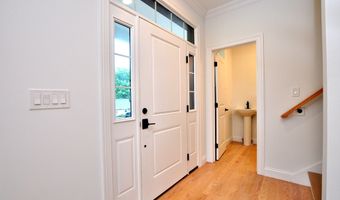 81 Club Dr, Berlin, CT 06037