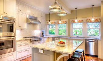 50 Eastover Rd, Portsmouth, RI 02871