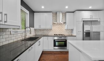 515 W DIVERSEY Ave, Addison, IL 60101