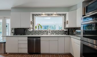 7 Cormorant Dr, Middletown, NJ 07748