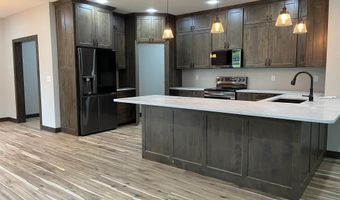 121 N 9th St, Albia, IA 52531