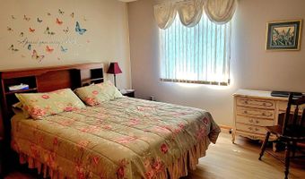929 Circle Dr, Aberdeen, SD 57401