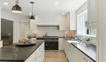 68 Perry Rd, Bedford, NH 03110