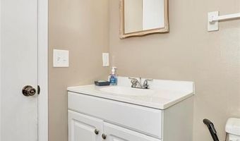 241 Valleyoak Ct, Ballwin, MO 63021