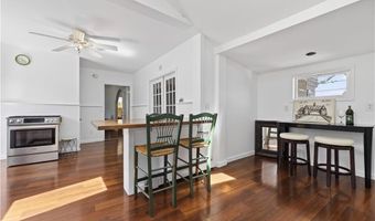 16 Courtway St, Narragansett, RI 02882