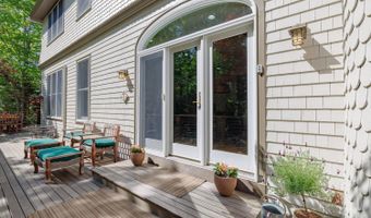 7 Greenway Ct, Bar Harbor, ME 04609