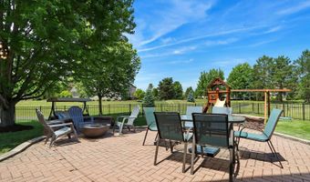 10 Hithergreen Ct, Algonquin, IL 60102