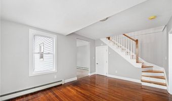 35 Central St, Lincoln, RI 02838