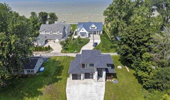 2257 E SHORE Dr, Green Bay, WI 54302