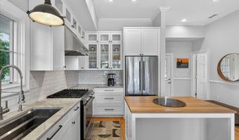 284 Shore Dr, Branford, CT 06405