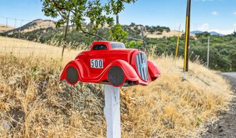 500 Pompadour Dr, Ashland, OR 97520