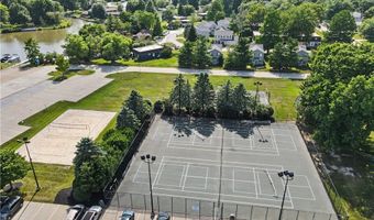 3854 Surfside Cir, Aurora, OH 44202