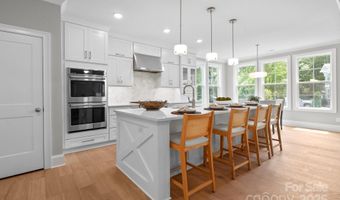 6910 Providence Ln W, Charlotte, NC 28226