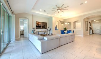 7401 PARADISO Dr, Apollo Beach, FL 33572
