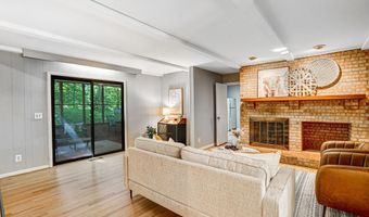 8402 CAMDEN St, Alexandria, VA 22308