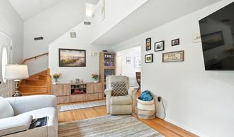 171 White Fox Rd, Agawam, MA 01030