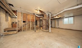 111 N 6th St, Beresford, SD 57004