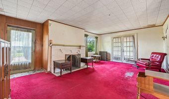 327 E 37th St, Anderson, IN 46013