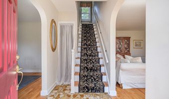 19 Valerie Ln, Danbury, CT 06811