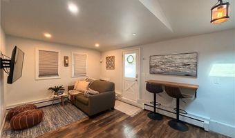38 Hilltop Ave Cottage, Middletown, RI 02842