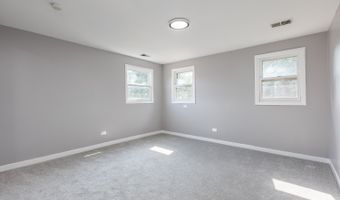 4 N327 7th Ave, Addison, IL 60101