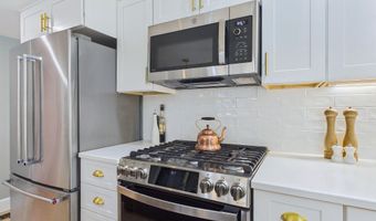 1059 Washington St, Bath, ME 04530
