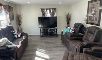 349 NE 2nd St, Avoca, MN 56114
