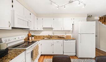 156 N BEDFORD St B, Arlington, VA 22201