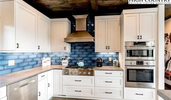 706 Silver Springs Rd, Banner Elk, NC 28604