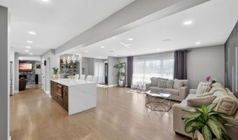 24 W Berkley Dr, Arlington Heights, IL 60004