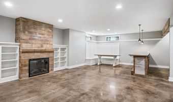 5962 Deer Hollow Rd, Auburn, IN 46706