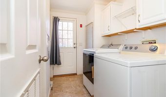 40 Campbell Cir, East Greenwich, RI 02818
