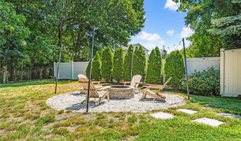 9 Kiki Cir, Cranston, RI 02921