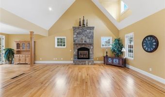 71 Norton Ave, Cranston, RI 02920