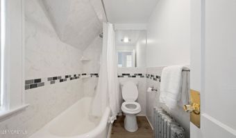 125 Eighth St, Belford, NJ 07718