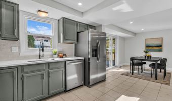 35 Bayside Ave, Barnegat, NJ 08005