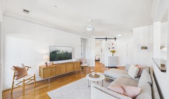 2101 N MONROE St #403, Arlington, VA 22207