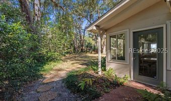31 Chesterfield Lake Dr, Beaufort, SC 29906