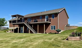 1798 Tiger Ridge Dr, Albert Lea, MN 56007