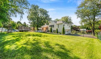 13 Pleasant Rise Cir, Brookfield, CT 06804
