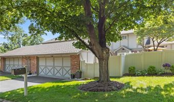 2155 Mason Green Dr, Ballwin, MO 63011