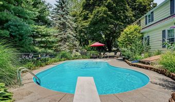 10 Crest Rd, Danbury, CT 06811