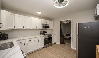 270 E Skyline Dr, Ballwin, MO 63011