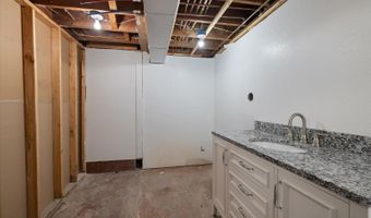 24 Fern Ct, Babbitt, MN 55706